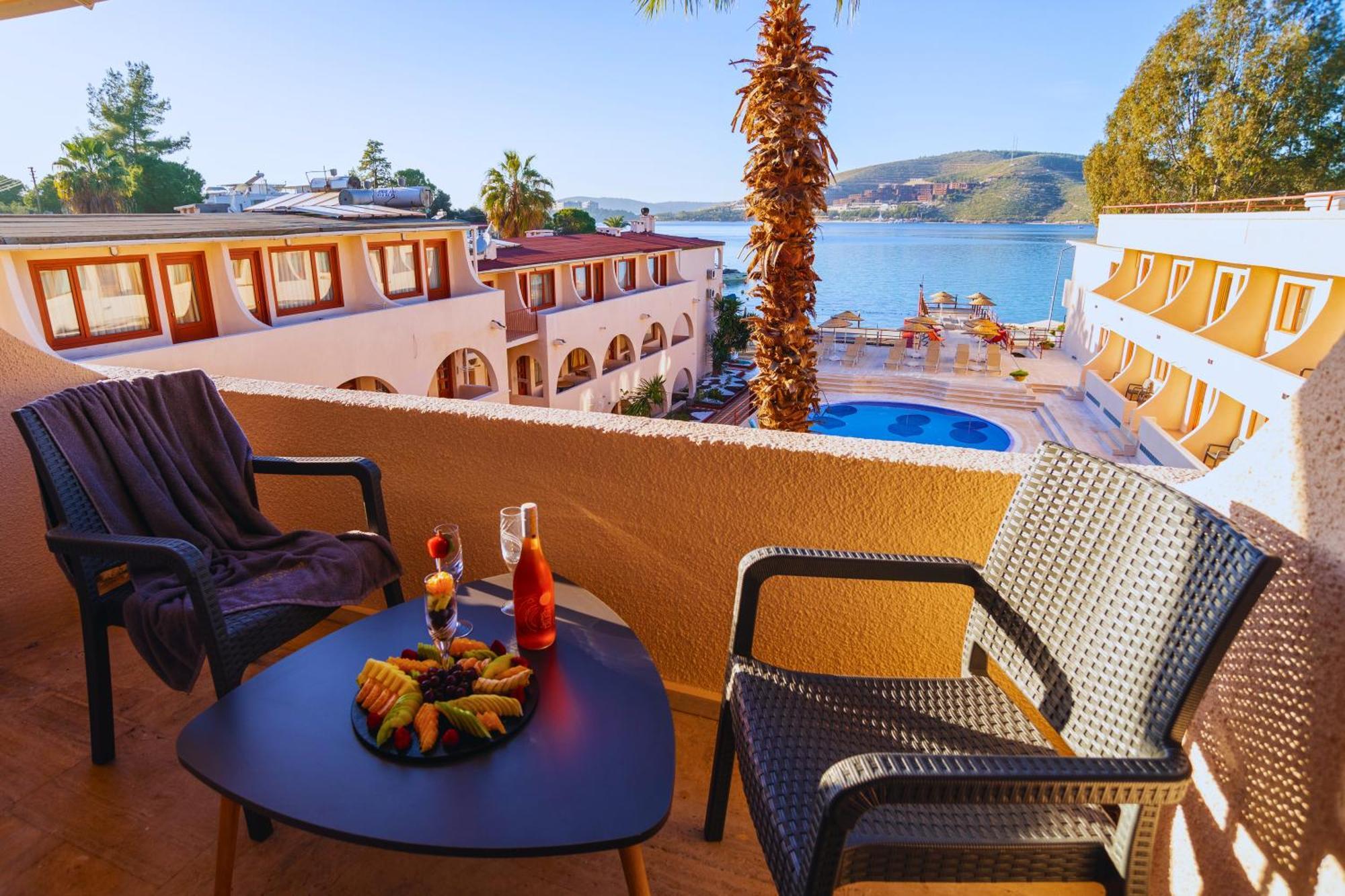 Club Aquarium Hotel & Spa Guvercinlik  Extérieur photo