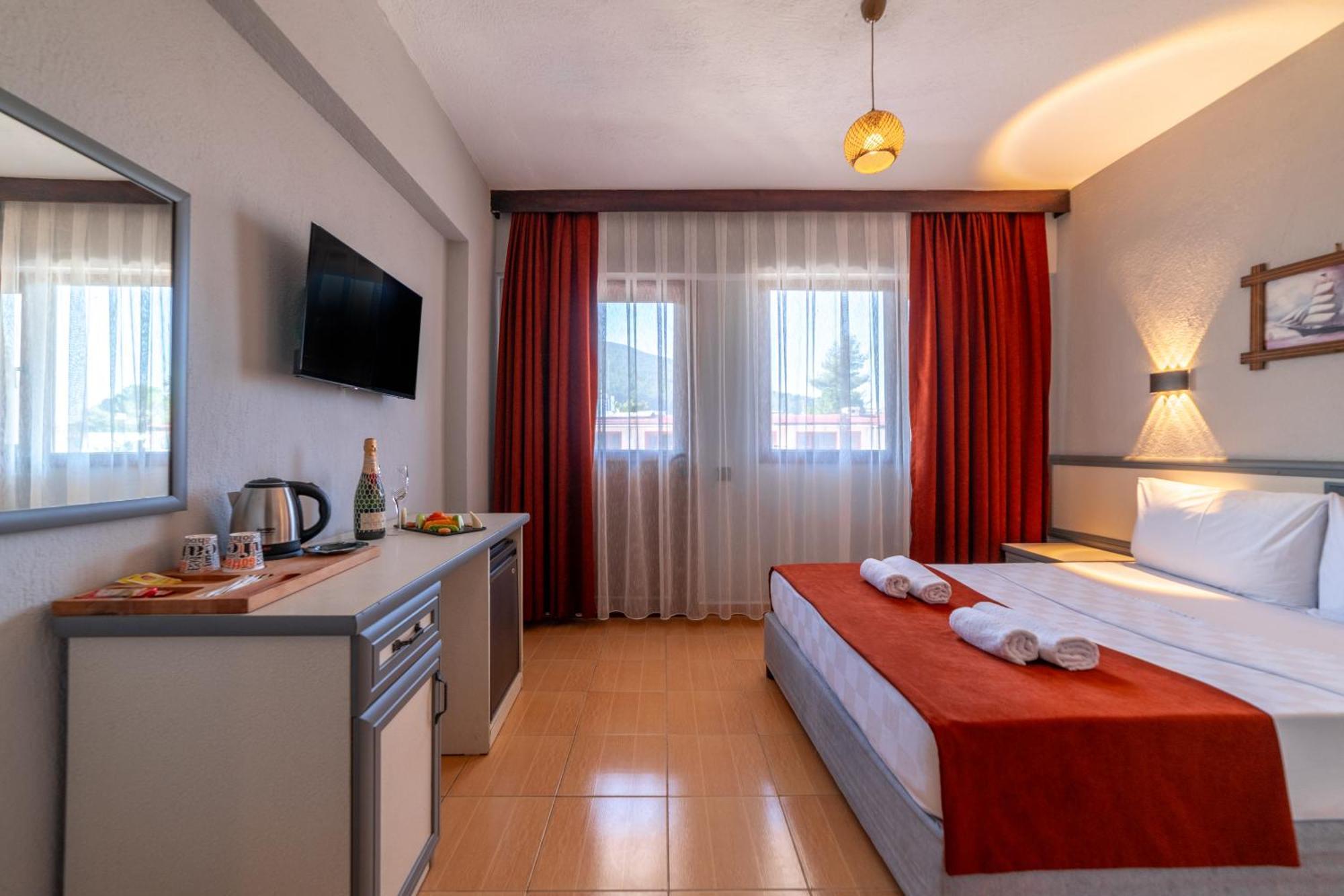 Club Aquarium Hotel & Spa Guvercinlik  Extérieur photo